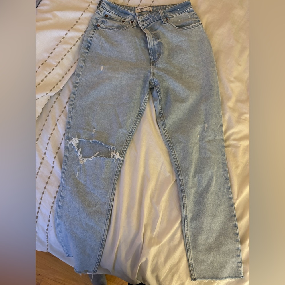 Abercrombie light wash jeans - great condition